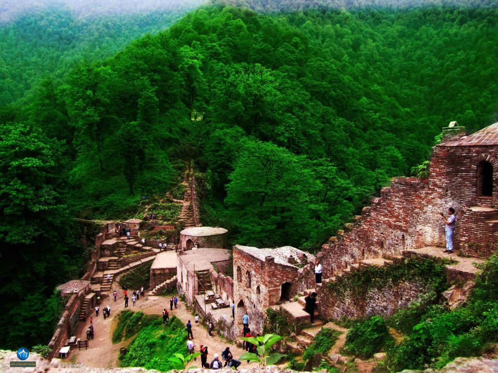 قلعه رودخان سلجوقیان ، قلعه ای جادویی در قلب جنگل های شمال | ویلارابط