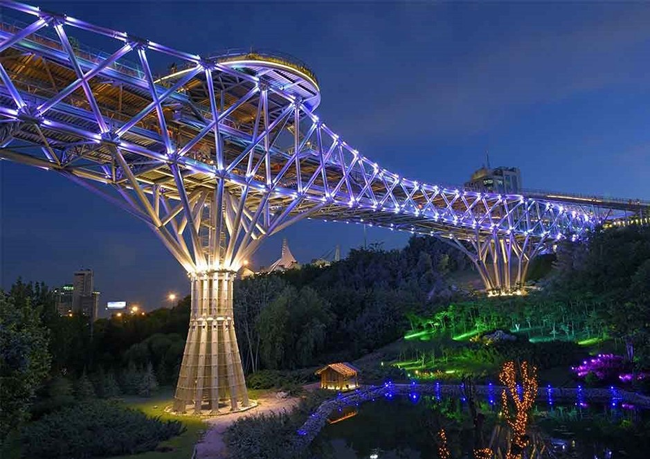 پل طبیعت کجاست- پل طبیعت تهران-عکس پل طبیعت-سازنده پل طبیعت-پل طبیعت با مترو-پل طبیعت در شب