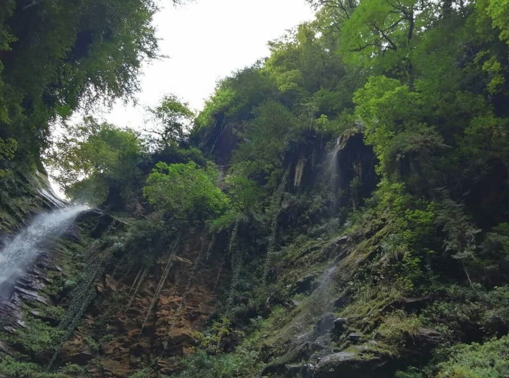 آبشار گزو سوادکوه آبشار گزو کجاست ابشار گزو مازندران تور آبشار گزو تور یکروزه گزو سوادکوه (۱)